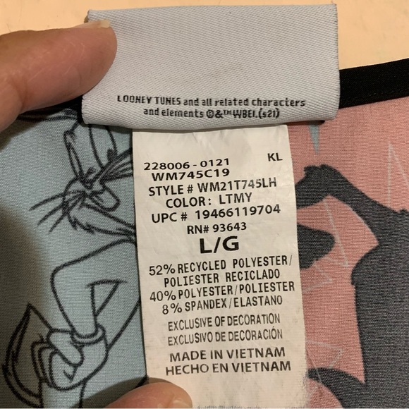 Looney Tunes V-neck Scrub Top Women's Size L Nurse Doctor Healthcare - Picture 3 of 8